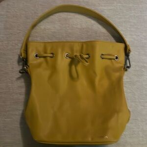 Matt and Nat bucket bag